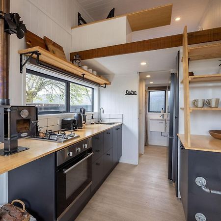 Tiny House With Mountain Views, Indoor And Outdoor Fire, Private Courtyard Garden Wanaka Exterior foto