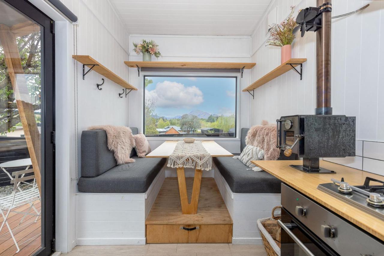 Tiny House With Mountain Views, Indoor And Outdoor Fire, Private Courtyard Garden Wanaka Exterior foto